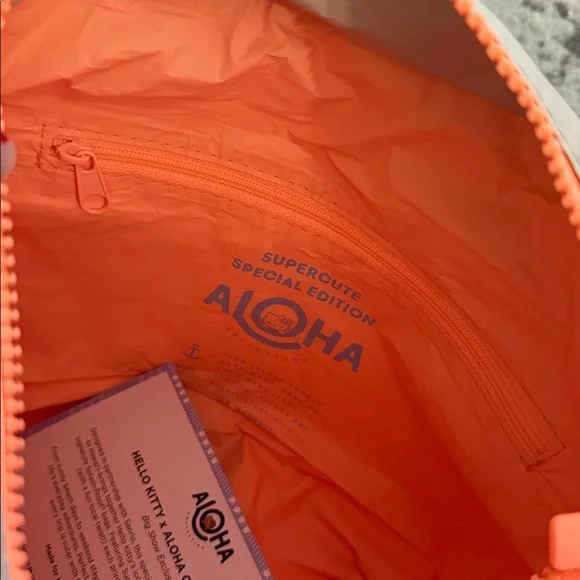 Aloha Collection Hello Kitty Palaka Mini Tripper NWT - Picture 5 of 7